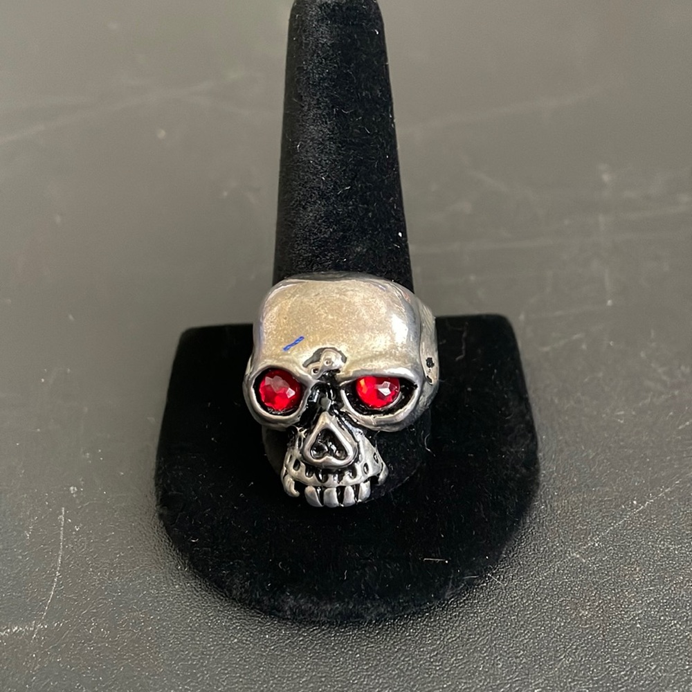 Men’s skull ring